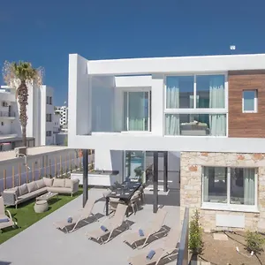 https://kube-luxury-villas.hotelsatayianapa.com